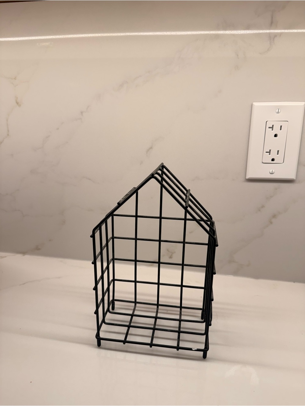 Black Wire House-Shaped Organizer